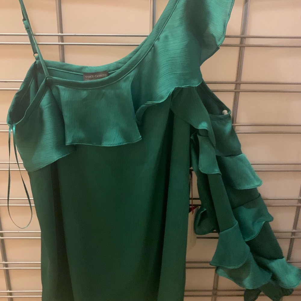 Sexy, emerald green, one sleeve Vince Camuto top